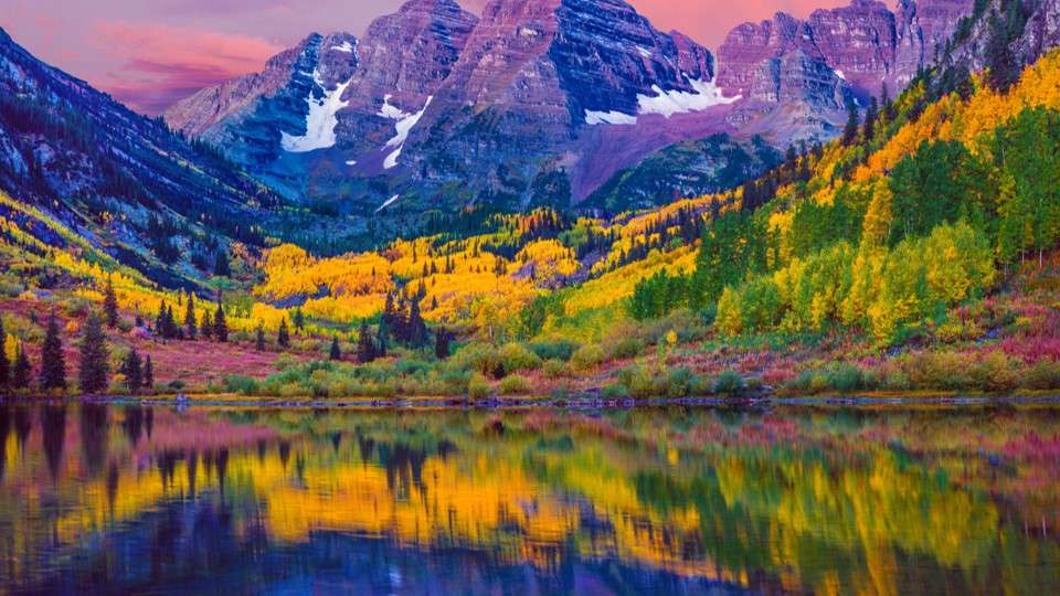 a picture of a mountain range.