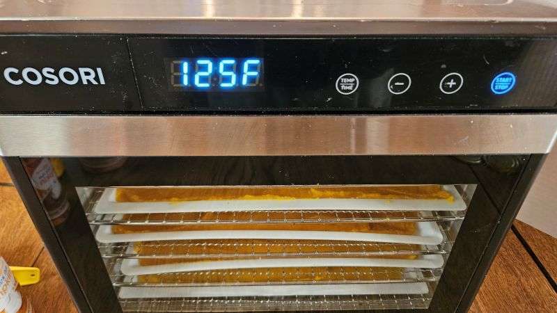 Cosori dehydrator screen displaying 125 degrees.