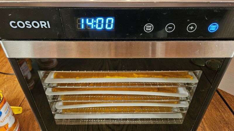 Cosori dehydrator set to run for 14 hours.