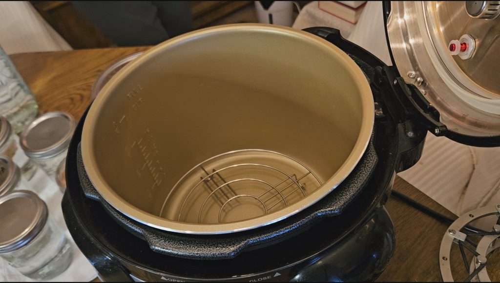 the canning rack in the bottom of the Nesco canner
