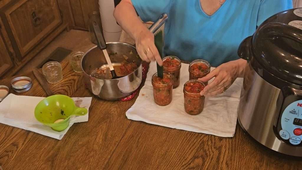 debubbling salsa ranchera in canning jars