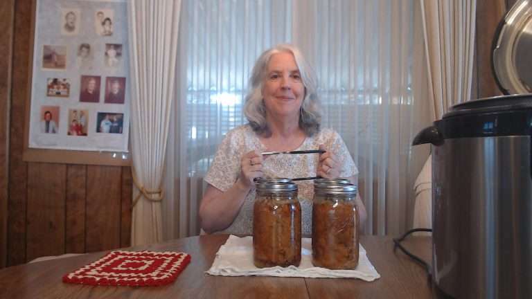 canning chicken and gravy dinner in a jar