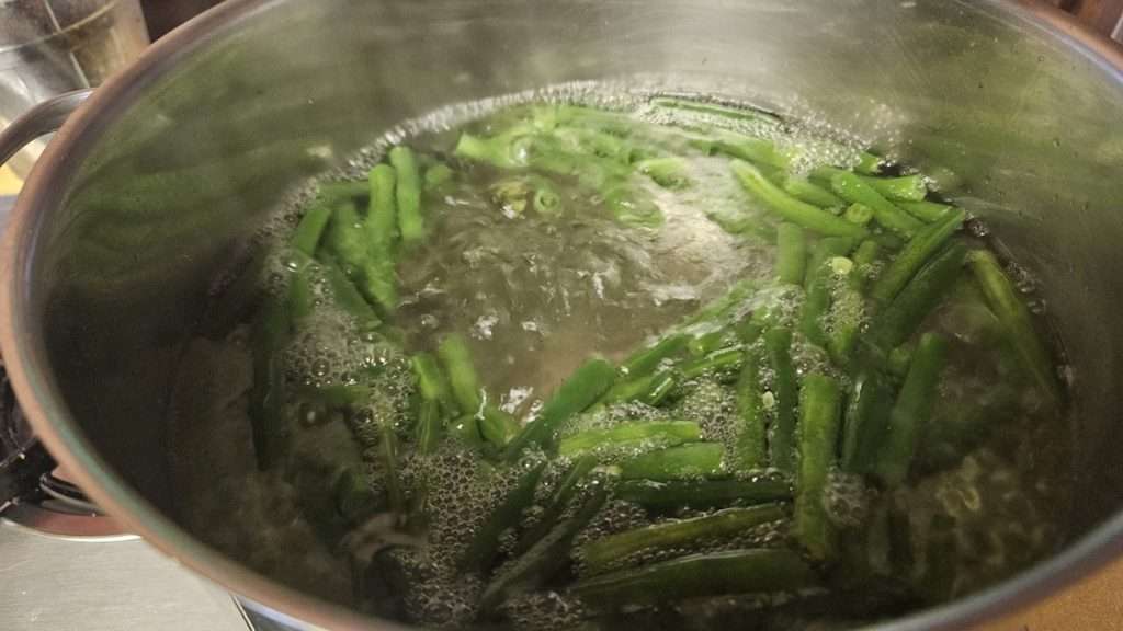 green beans in a pot of boiling water.